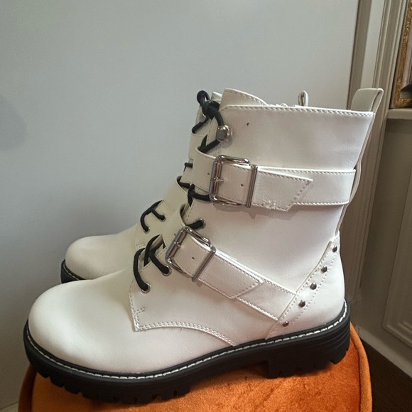 Combat Moto Boots with Buckles NWT white - Picture 3 of 6